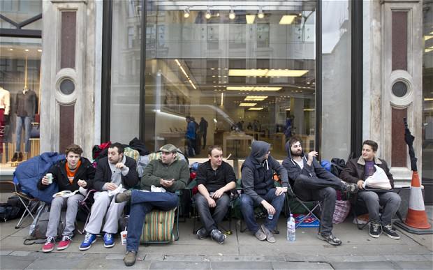 https://www.telegraph.co.uk/technology/apple/iphone/10320305/Who-are-the-geeks-queuing-for-the-new-iPhone.html